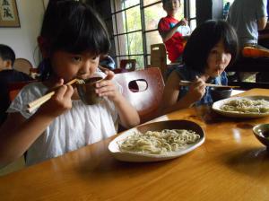 写真４　おそば試食