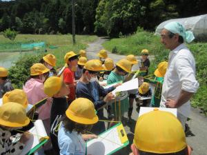 説明を聞く３年生