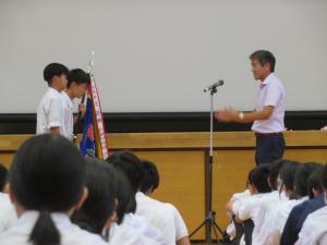 全校①