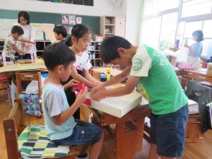 どんぐり迷路の準備中