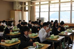 給食
