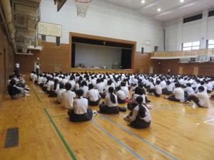全校集会