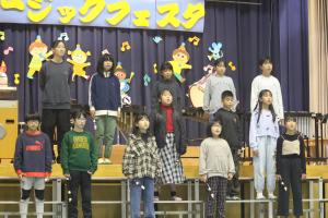 5年生が歌っています