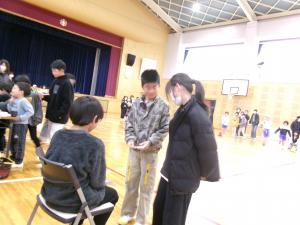 お題に当てはまる人を連れていきます。