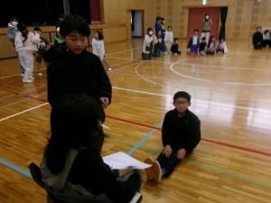 お題に当てはまる人か運動委員会が判定しています。