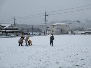 雪遊び