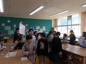 5年生が先導しています。