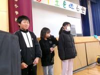 5年生が司会をしています。