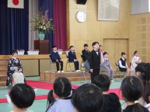 6年生が中学校への決意を言っています。