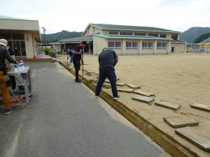 ２
