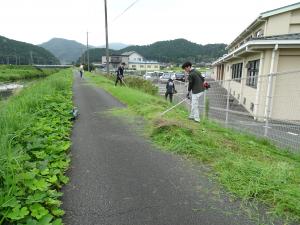 ３