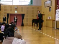 学校長がありがたさを感じる人になってほしいというお話をしています。