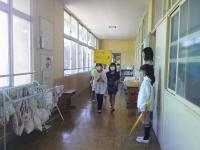 廊下は右側を歩こう