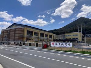 丹有新人に向けて