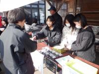 12月14日　5年学年活動　古代米販売